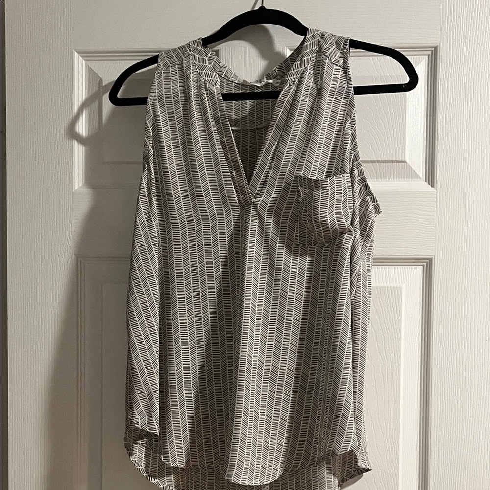 Lush Monochrome Patterned V-Neck Blouse